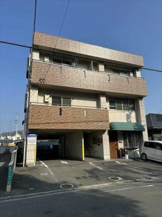 松山市樽味２丁目のビルの画像