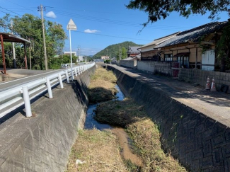 北浦川沿いの家の画像