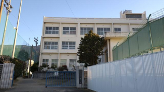 四国中央市立中曽根小学校まで712m