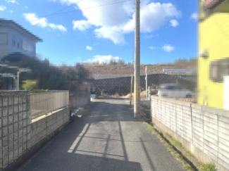 【前面道路含む現地写真】