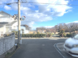 【前面道路含む現地写真】