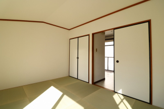畳なのでほっこりできる空間です。