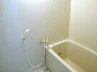 コンパクトで使いやすいお風呂です