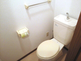 ゆったりとした空間のトイレです