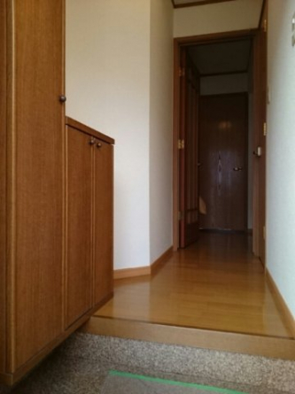 収納もある玄関です