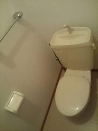 コンパクトで使いやすいトイレです