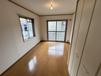 コンパクトで使いやすい洋室です