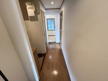 内装は落ち着いています