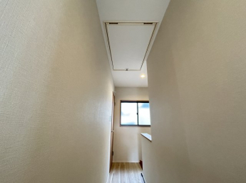 屋根裏収納
