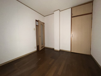 使い勝手のいい洋室です