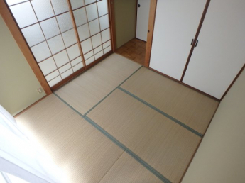 フローリングだけでなく、和室もあります