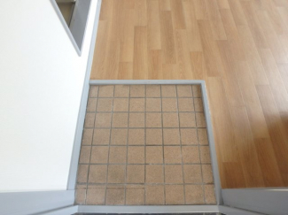 収納もある玄関です