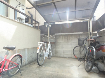 屋根付き駐輪スペースです