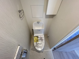 トイレには快適な温水洗浄便座付