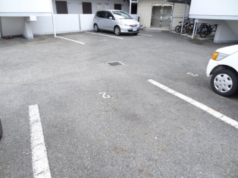 【駐車場】