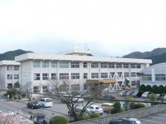 新居浜市立惣開小学校まで552m