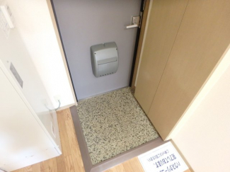 収納もある玄関です