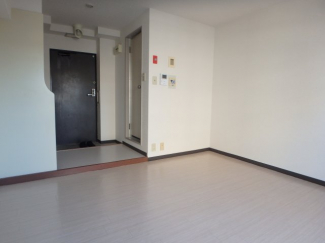 開放的な寝室です
