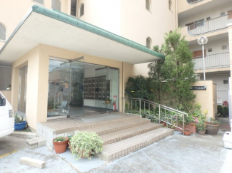 毎日通るエントランスはこのようになっています