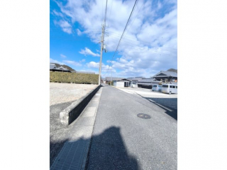 【前面道路含む現地写真】