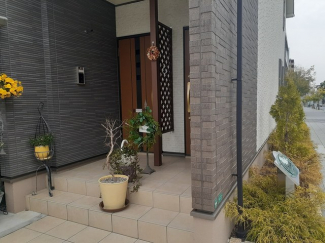 毎日通るエントランスはこのようになっています