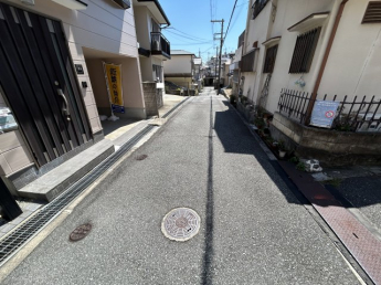 前面道路含む現地写真です
