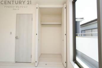 衣類やアクセサリー、小物類の収納が便利で整理整頓がしやすく、部屋の美観を保ちつつ、スペースを最大限に活用できます。衣服のしわやダメージを防ぎ、長持ちさせることができます。