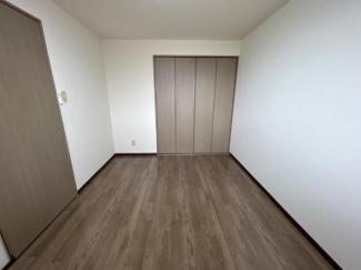 玄関横の洋室　寝室として