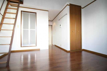 シャーレー中村の画像