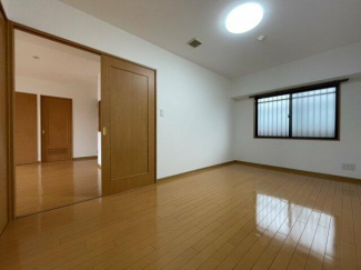 7.6帖の南東洋室です。