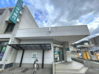 伊予銀行　山越支店まで299m