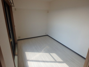 使い勝手のいい寝室です