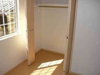 明るい色調の室内です
