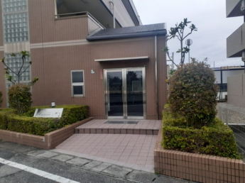 毎日通るエントランスはこのようになっています