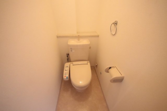 ゆったりとした空間のトイレです