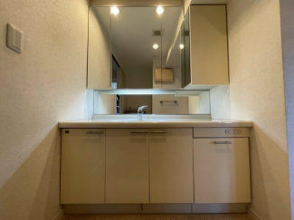 広々とした洗面台です。