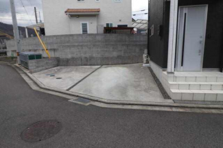 お車２台駐車可能です♪