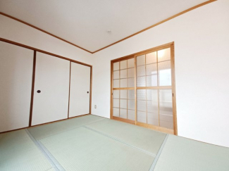 開放的な寝室です