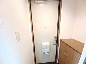 収納もある玄関です