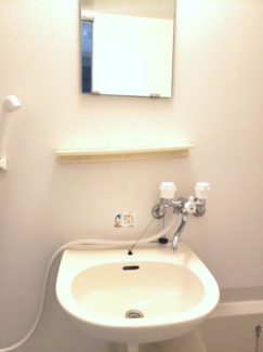 明るい洗面所です