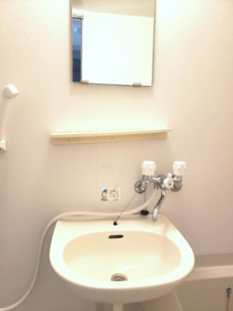 明るい洗面所です