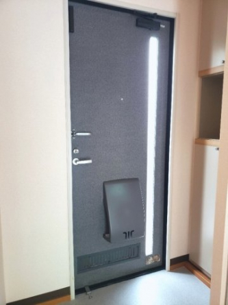 収納もある玄関です