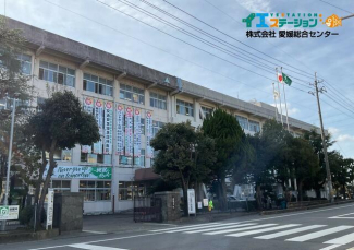 新居浜市立東中学校まで1394m