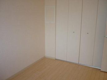 スタンダードな洋室です