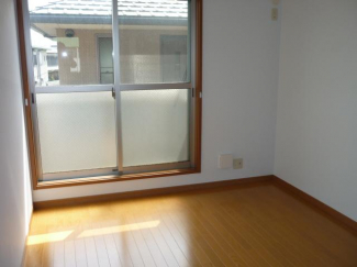 落ち着いた色調の洋室です