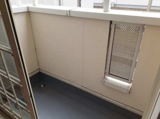 外からの目が気にならないバルコニーで洗濯物が干せます
