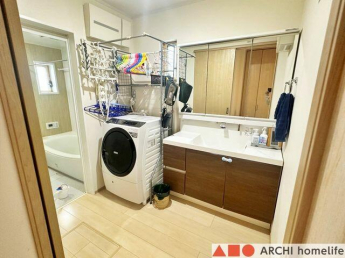 ゆったり使える洗面所。大きな洗面台です♪
