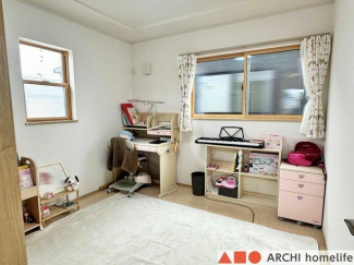 2階4.5帖の洋室。お子様のお部屋にもピッタリですね。