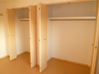 コンパクトで使いやすい洋室です