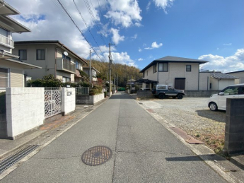 【前面道路含む現地写真】